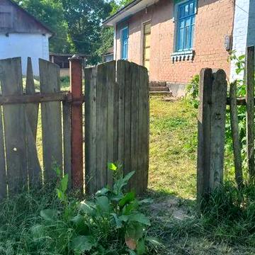 Продаж будинку у тихому місці