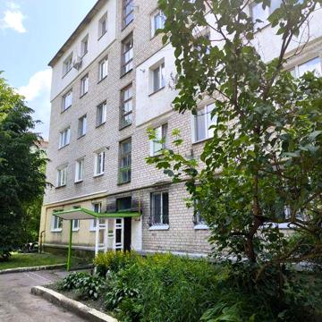 Продам 2 кім біля 4 школи