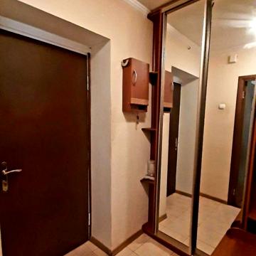 Академіка Доброхотова вул., 5
