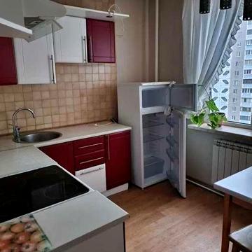 Здам 2 кімнатну квартиру на Троєщині.