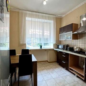 Гарна 2к сталінка в центрі міста, Нез України, 82