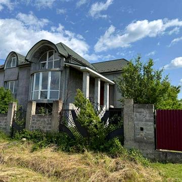 Будинок для великої родини або під комерцію