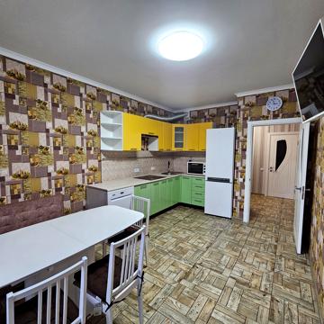 Європейського Союзу просп. (Правди), 43