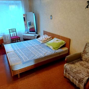 Олімпійська вул., 1