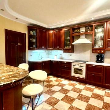 Михайла Котельникова вул., 33