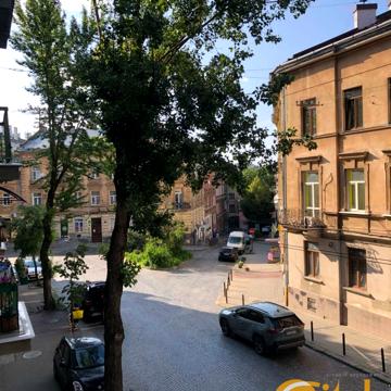 Шептицьких вул., 5