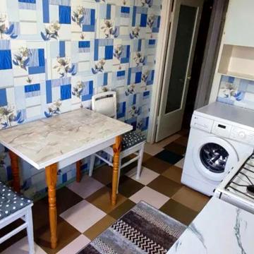 Героїв просп., 12