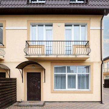 Таунхаус с двором и парковкой в рассрочку 70м2