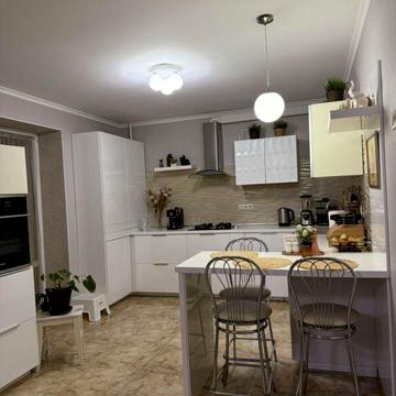 Продається 3 км квартира площею 106 м.