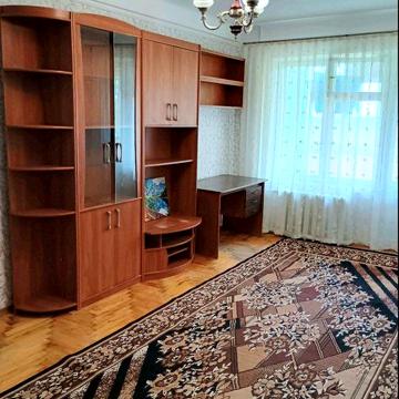 Здається 1кімн. кв. довгостроково 4000грн+ком.посл.