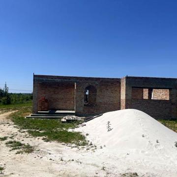 Земельна ділянка + незавершене будівництво