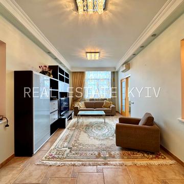 Хрещатик вул. (Kreschatic), 25