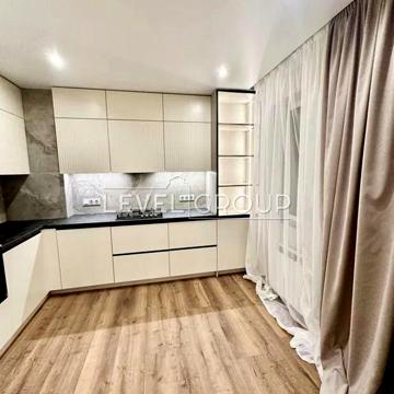 Продаж 3к квартири 74 м2  вул. Мостицька, 26 Подільський р-н