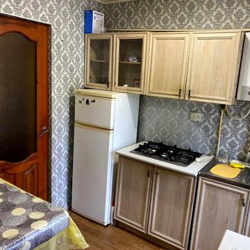 Здам 2 кімнатну в центрі 1 поверх з кондиціонером