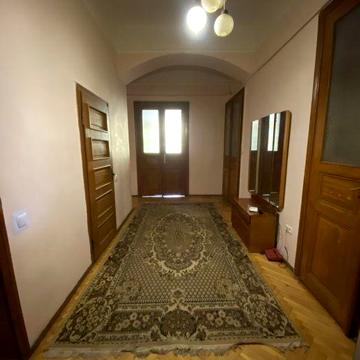 Оренда 4-кімн. квартири в центрі, вул. Головна