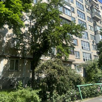 Мілютенка вул., 23