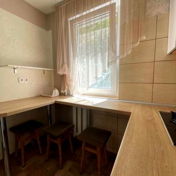 Небесної Сотні просп. (Маршала Жукова), 5