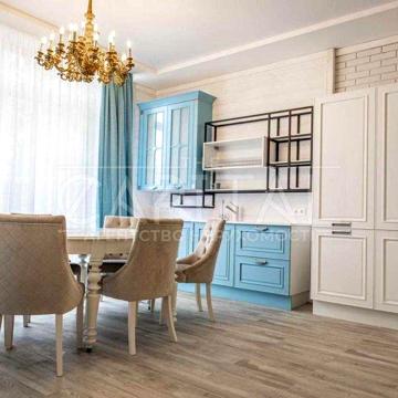 Комфортний будинок 370 м² зі СПА, каміном і великою ділянкою