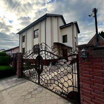 Продаю класний,стильний будинок,всього 10хв до Парку Шевченка та Озера