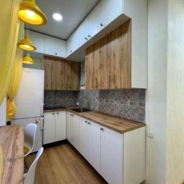 продам 3 комнатную квартиру в центре Каменское