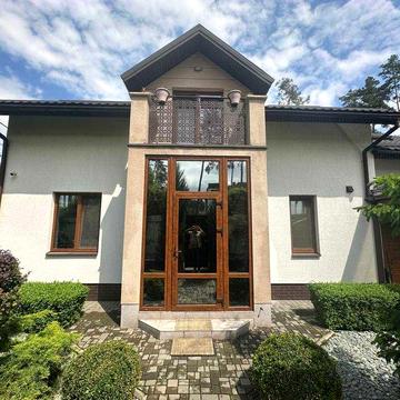 Дом в престижной локации, тераса, басейн, сауна, спортзал. Торг есть!