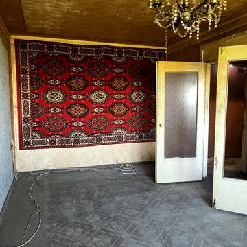 Продам 2-квартиру  п-р Пилипа Орлика 21 під ваш особистий ремонт