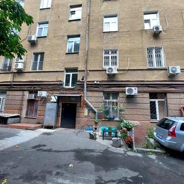 Продам  большую  6-ти  комнатную квартиру  ул.  Прохоровская