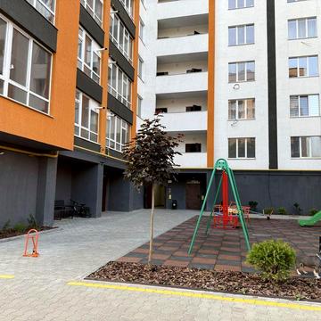 Продам квартиру з ремонтом на Виставці з мінімальним переоформленням