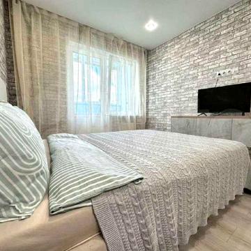 Продам нову 2к. кв., дорога техніка, сучасний ремонт,свіже повітря.