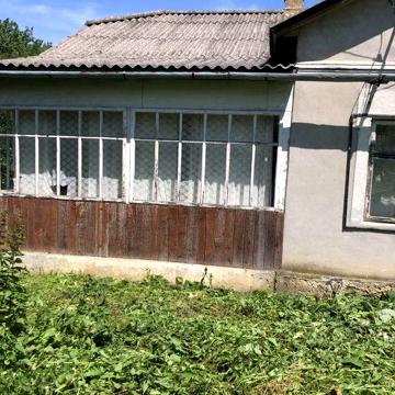 Продається будинок з земельною ділянкою