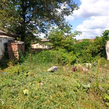 Продам або обміняю хату з ділянкою.