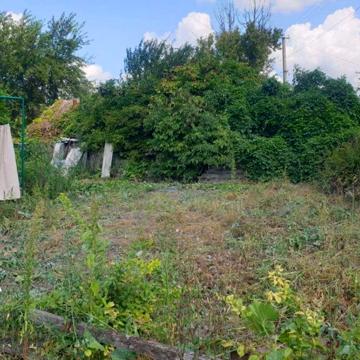 Продам або обміняю хату з ділянкою.
