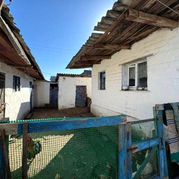 Продається будинов в центрі міста Буринь