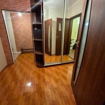 Продам трикімнатну. Милославська 4. Власник. Без довіреностей.