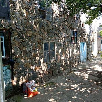 Дом в пригороде с участком