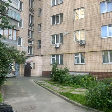 Продаж 3к квартири 68 кв. м на вул. Хорольська 10