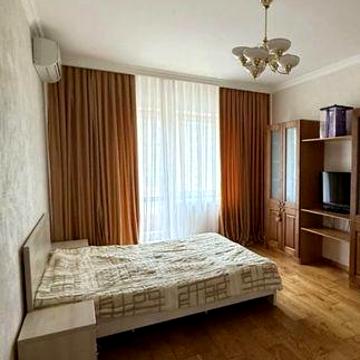 Без коміссіі. Єфремова  8а. 1-кімн. 4поверх, 50м2. Ремонт .Метро-поруч