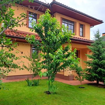 Яблунева
