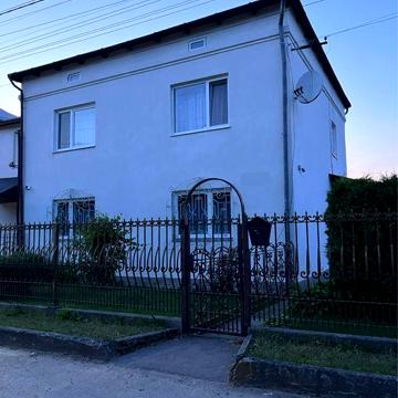 Оренда квартири з власним подвірʼям