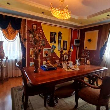 Супер унікальна пропозиція ! Продаж 2 кімнатноі квартири Центр !