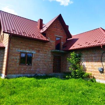 Продам дом з невеликим озером
