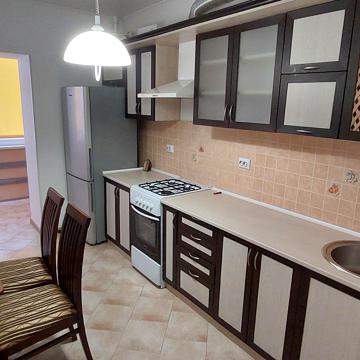 Богдана Хмельницького вул., 53а