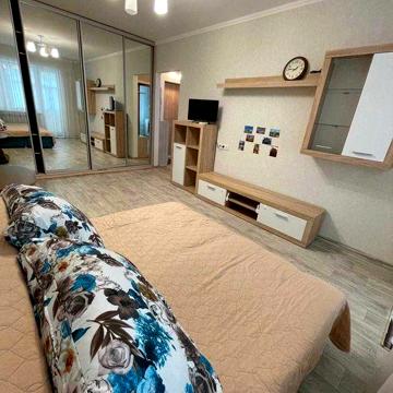 Продам 1 ком.кв 34/18/9  м.кв.ремонт мебель техника Таврический.