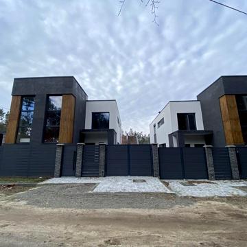 Інститутська вул. (Артема), 2