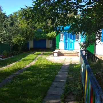 Будинок, Драбів, Станція залізниці