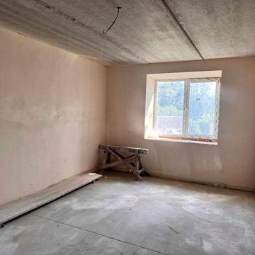 Сира  простора квартира в новобудові на другому поверсі ЖК Золота підкова