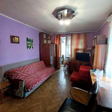 Продам 1-комнатную квартиру на проспекте Поля (Кирова). Центр города