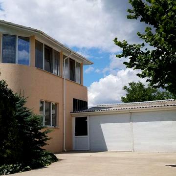 Будинок  Фонтанка 10 соток.