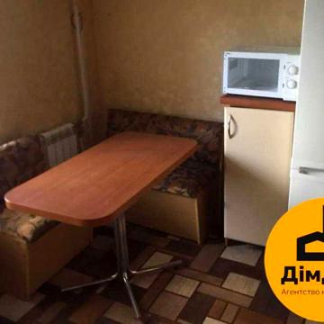Продаж квартири  вул. Ревуцького 17