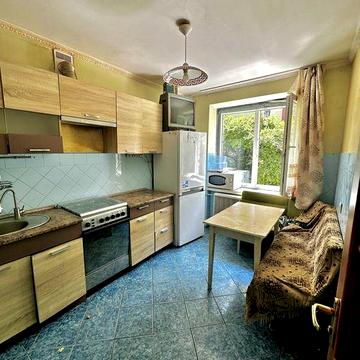 Продаж 2-кімнатна квартира вул. Золота, 23,  1-й високий поверх